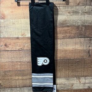 Philadelphia Flyers scarf with pocket NWT